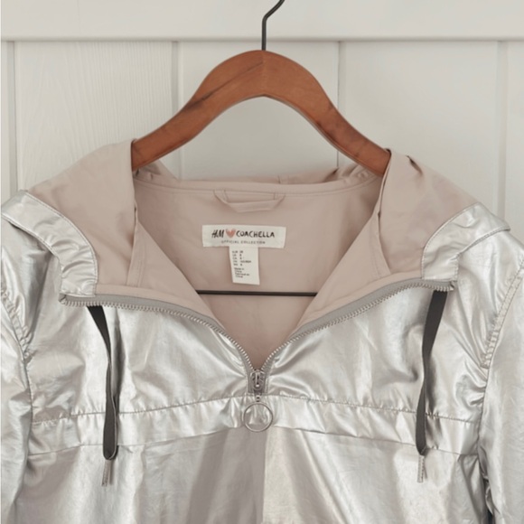 H&M Coachella Official Collection Silver Metallic Rain Jacket Hooded Quarter Zip - Picture 7 of 13